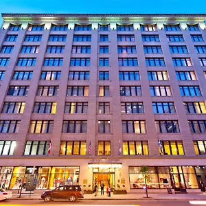 **** Hotel Le Square Phillips & Canadá